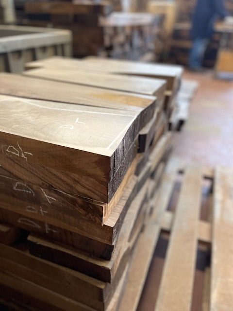 Planches de noyer sélectionnées